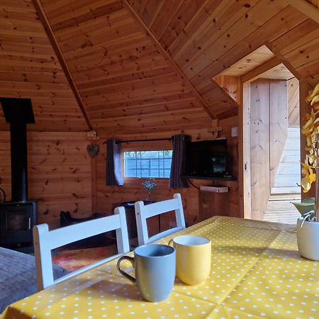 The Hive - Unique Log Cabin With Wood Burning Stove Ludchurch Dış mekan fotoğraf