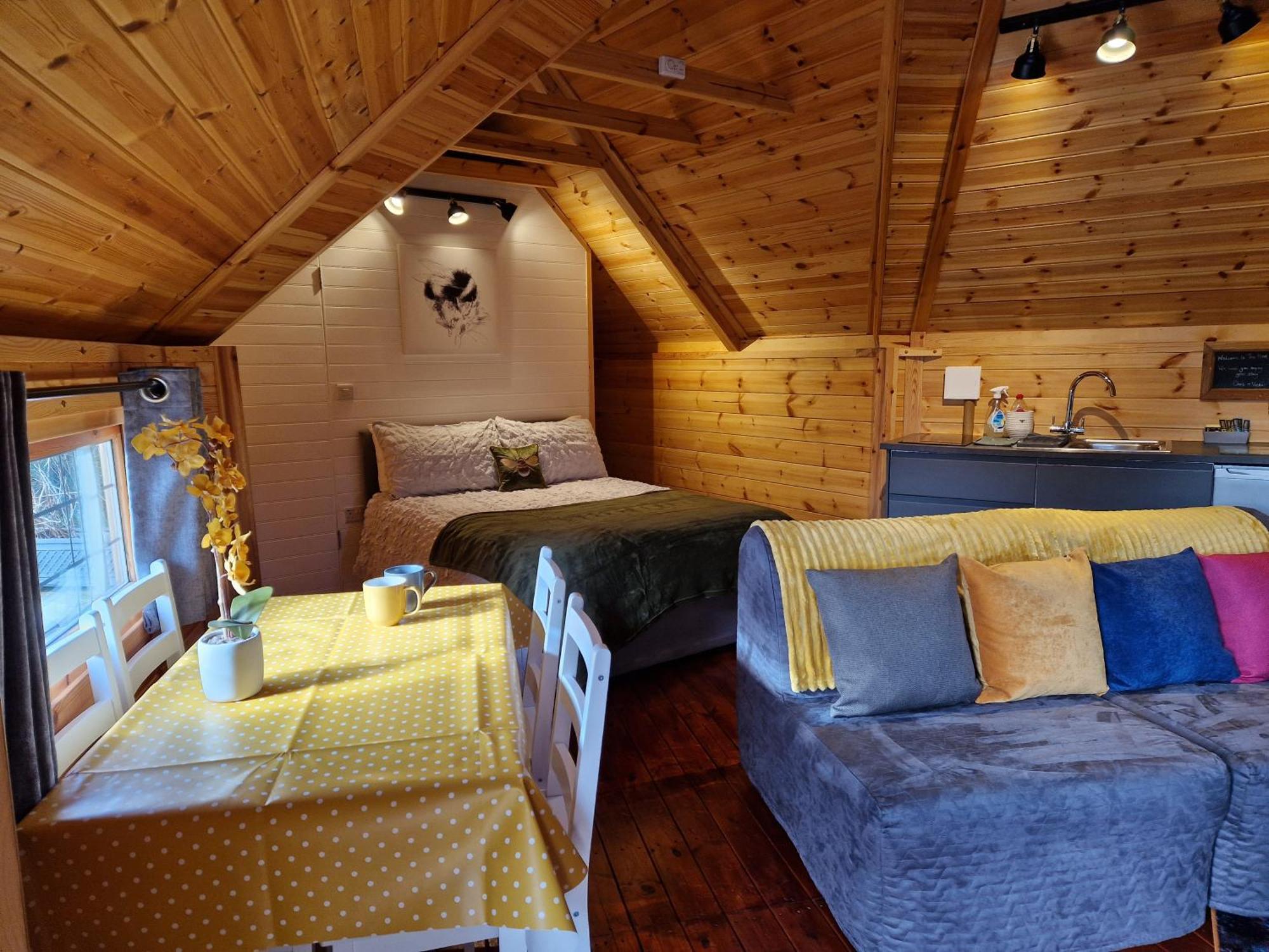 The Hive - Unique Log Cabin With Wood Burning Stove Ludchurch Dış mekan fotoğraf