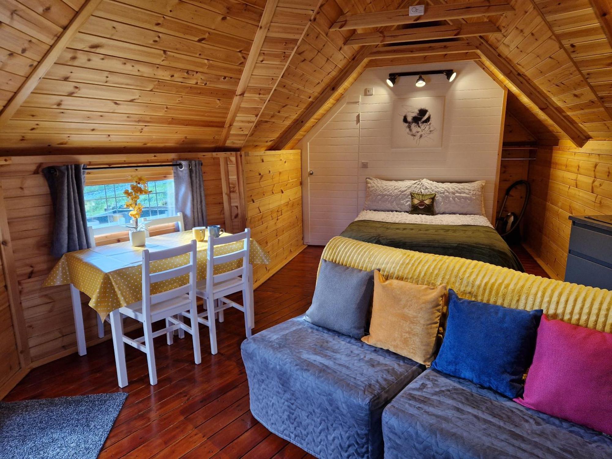 The Hive - Unique Log Cabin With Wood Burning Stove Ludchurch Dış mekan fotoğraf