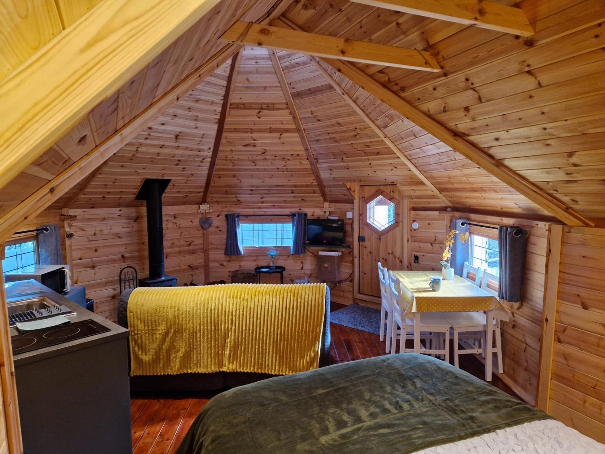 The Hive - Unique Log Cabin With Wood Burning Stove Ludchurch Dış mekan fotoğraf